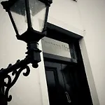 Cartron House Alojamento de Acomodação e Pequeno-almoço 3*