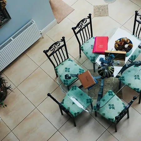 Cartron House Nocleg ze śniadaniem 3*
